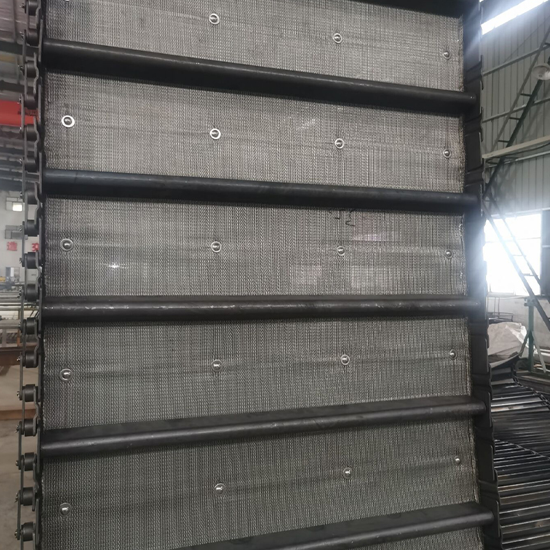 Heat treatment elevator conveyor belt